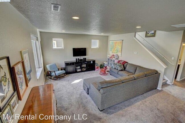 Building Photo - 1710 SW Panorama Dr