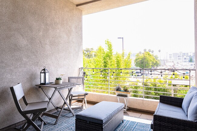 Foto del edificio - 4211 Redwood Ave