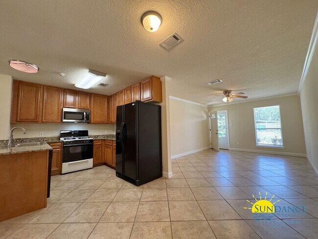 Foto del edificio - Fully Renovated 3-Bedroom Home in Prime Fo...