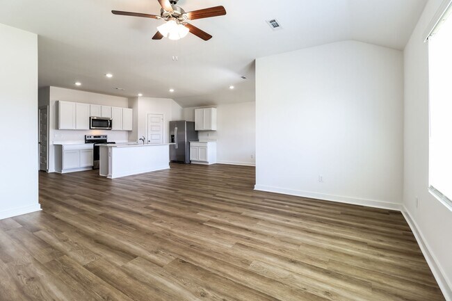 Building Photo - 110 E Fredonia Ct