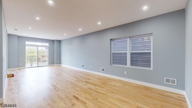 Building Photo - 607 Hunterdon St