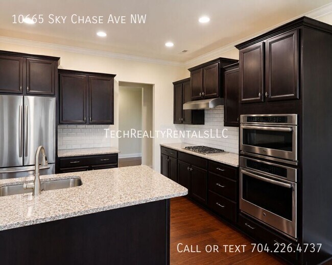 Foto del edificio - 10665 Sky Chase Ave NW