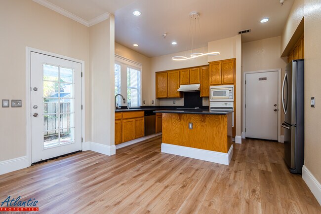 Building Photo - 107 Serena Ct