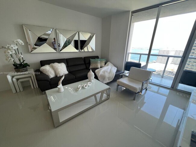 Building Photo - 485 Brickell Ave
