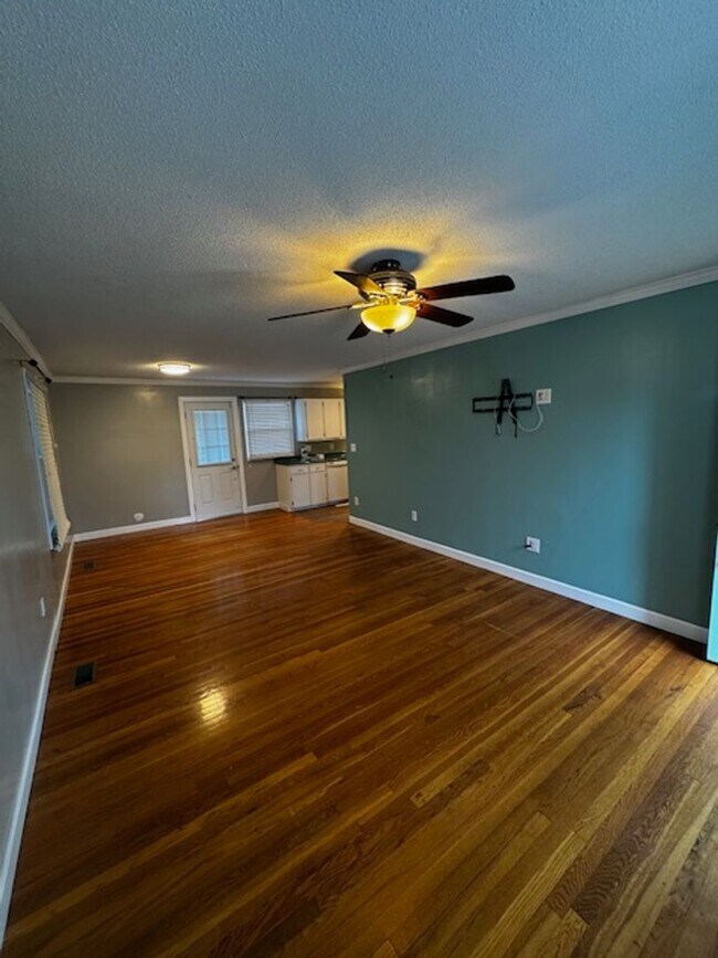 Foto del edificio - Home for Rent in Middle of Johnson City!