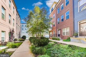 Building Photo - 127 Kandinsky Loop