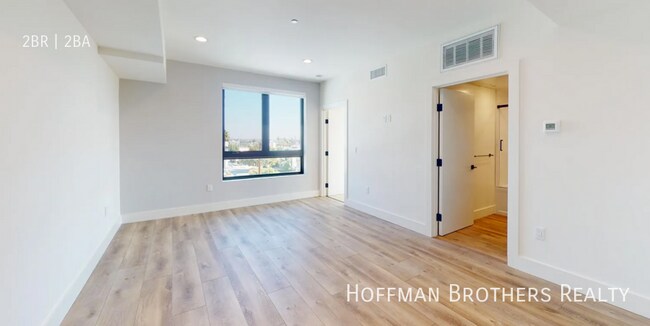 Foto del edificio - 4805 Elmwood Ave