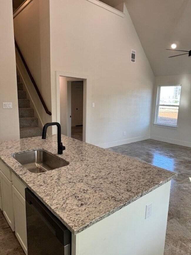 Building Photo - 166 Big Horn Dr