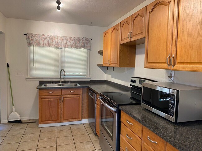 Foto del edificio - Beautiful 3 bed/2 bath On South Hill!