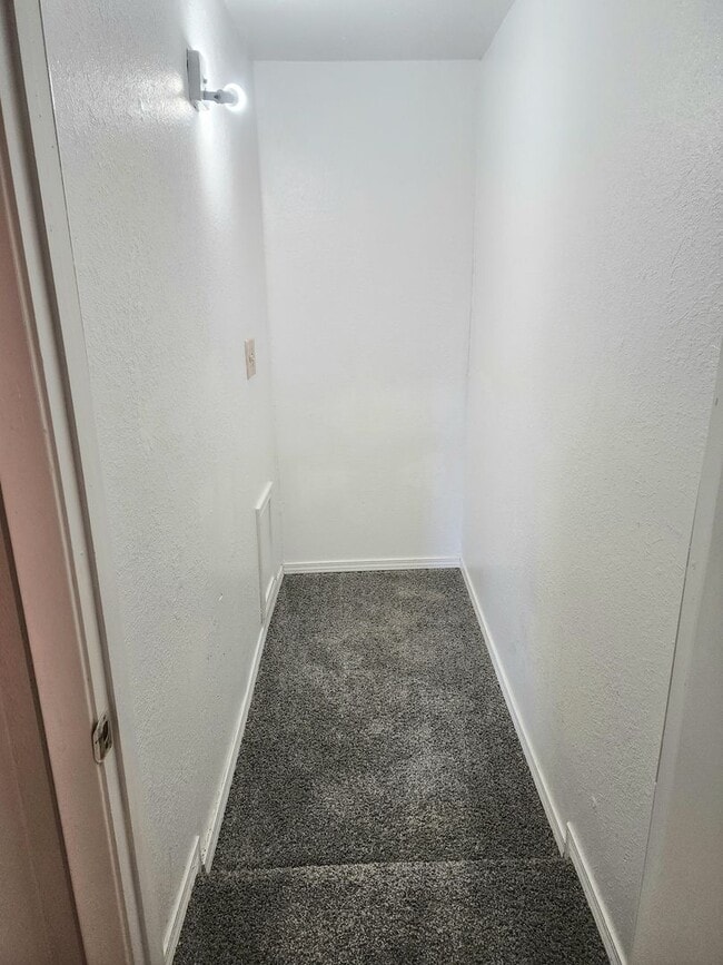 Building Photo - 905/907 N Ave K - duplex