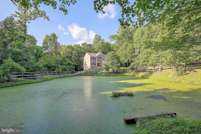 Foto del edificio - 8606 Shorthills Ct