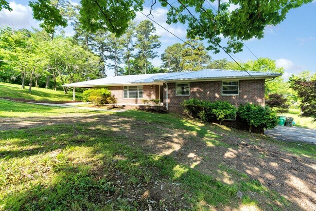 Foto del edificio - Available Now! Updated 3BR/2BA with Luxuri...