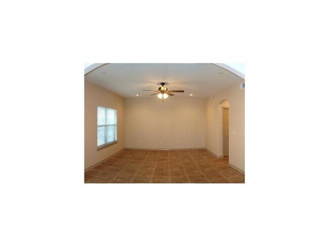 Building Photo - Beautifully crafted 3 bedroom, 2.5 bathroo...