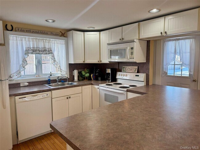 Foto del edificio - 1070 Town Harbor Ln