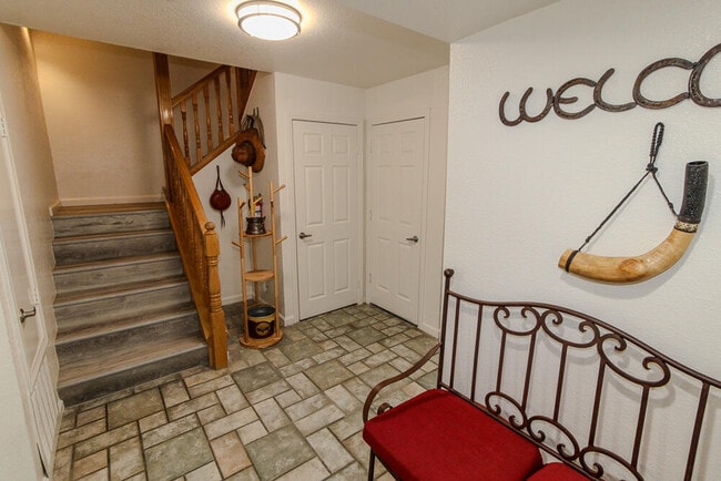 Foto del edificio - 43063 Goldmine Woods Ln