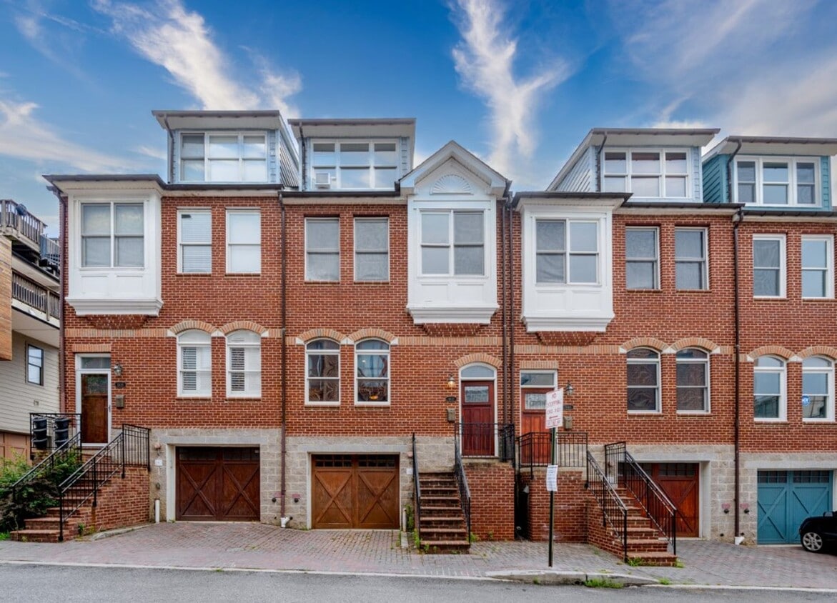 Primary Photo - 1011 S Decker Ave