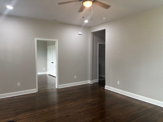 Building Photo - 3 Bedroom 2 Bathroom Fully Renovated House...