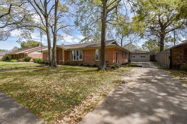 Foto del edificio - 5531 Yarwell Dr