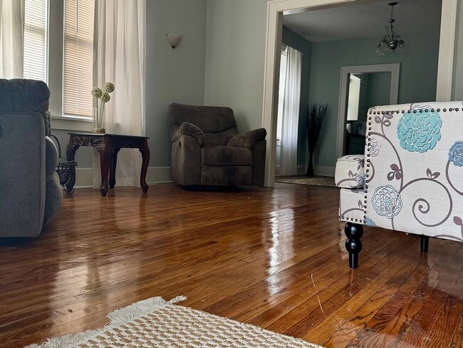 Building Photo - 729 W Vine St