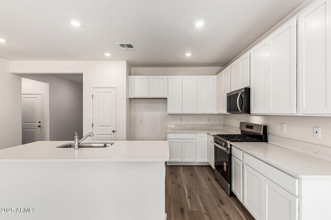 Building Photo - 21135 E Arrowhead Trail