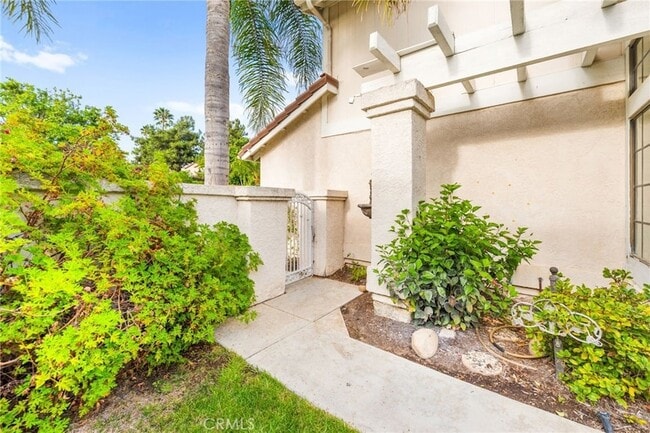 Building Photo - 24862 Vista Rancho