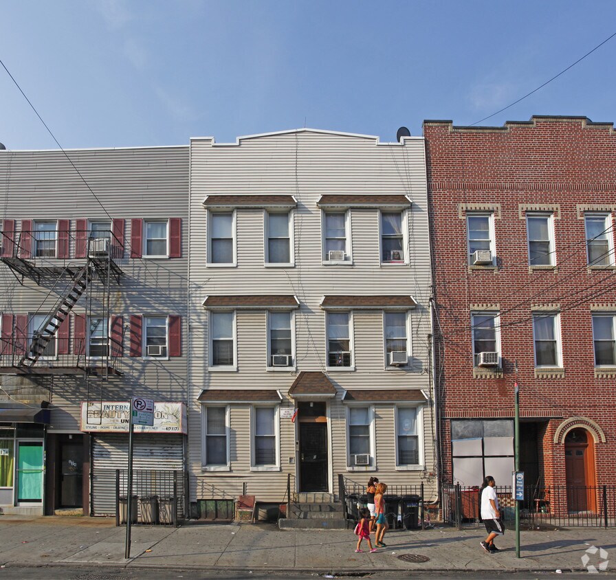 Building Photo - 170 Wyckoff Ave