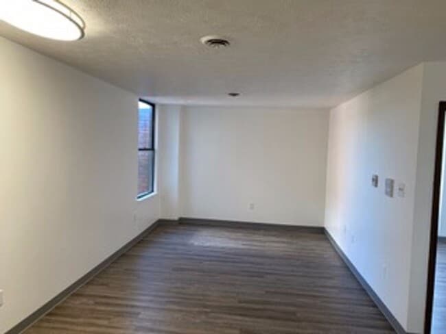 Building Photo - 807 West St