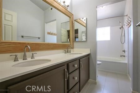 Building Photo - 545 E Stephanie Dr