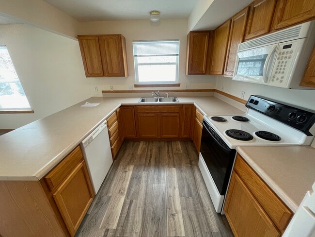 Building Photo - 323 S Garfield Ave