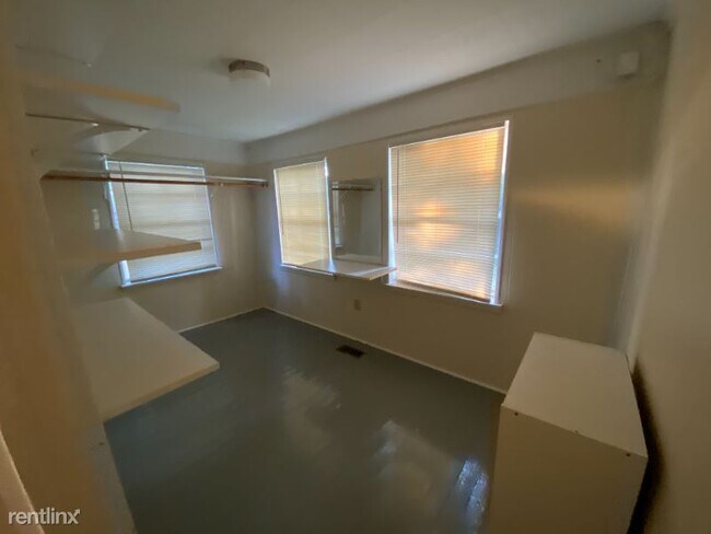 Foto del edificio - 2 br, 1 bath House - 404 N Van Buren St