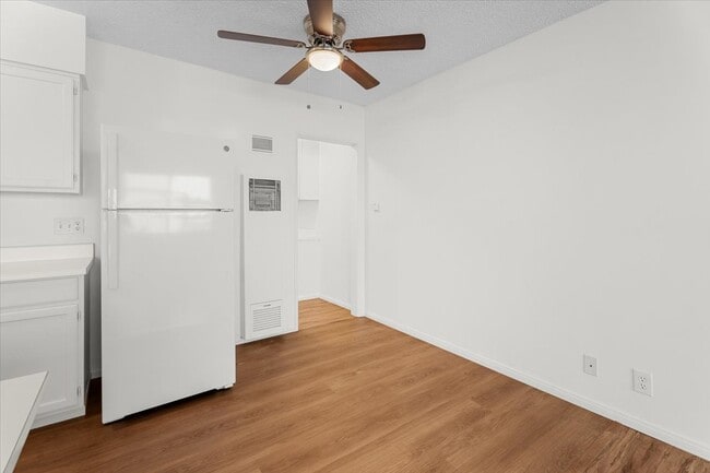 Floorplan - 4458 Woodman Ave