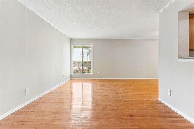 Foto del edificio - 3301 Henderson Mill Rd