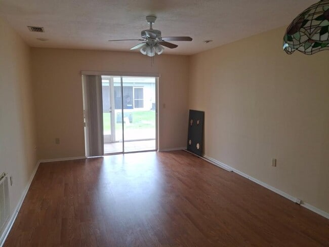 Foto del edificio - 2931 Stillwell Ct
