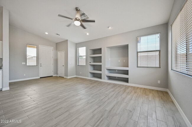 Foto del edificio - 4240 E Augusta Ave