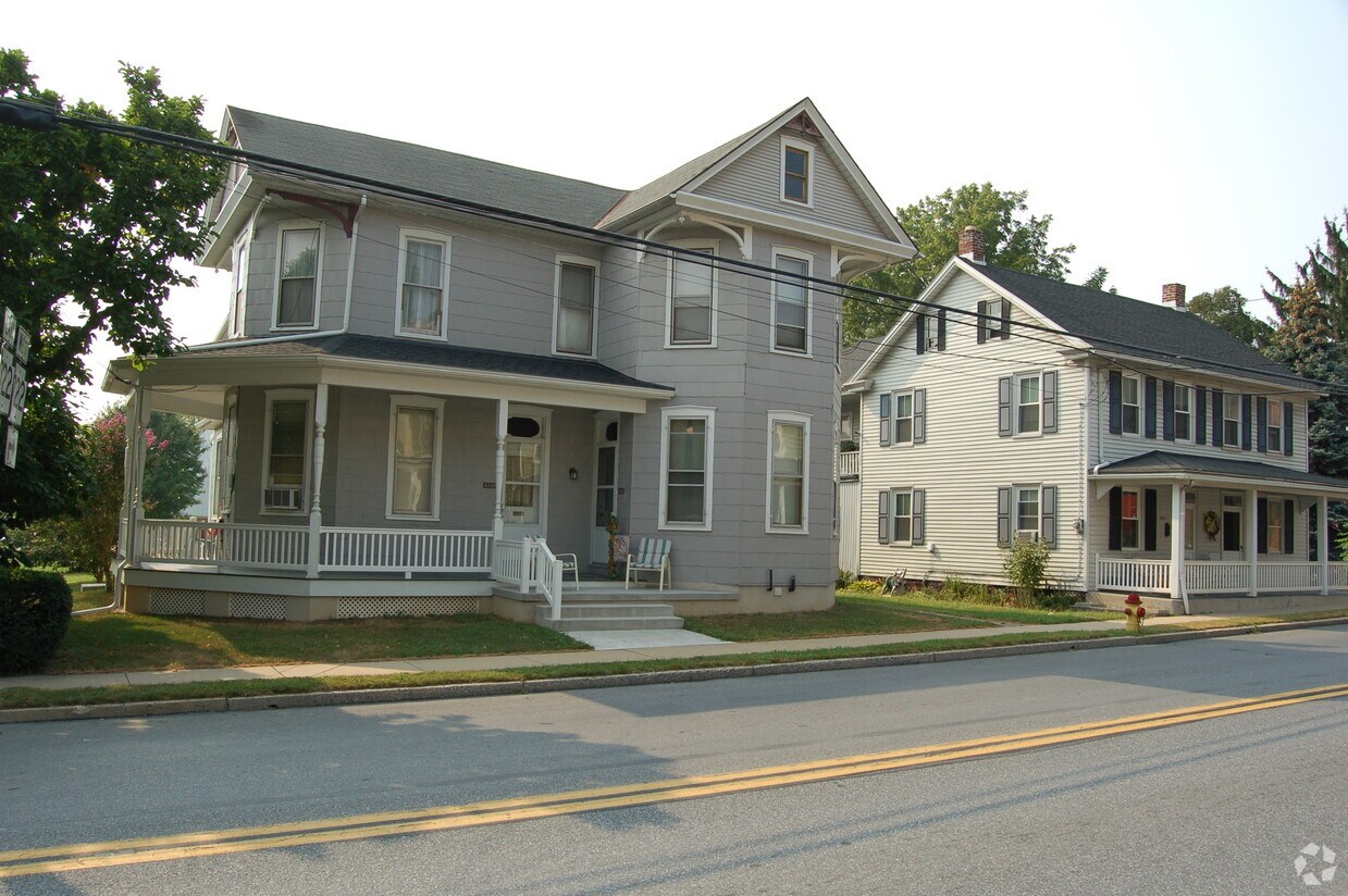 6110 Main St Apartments in East Petersburg, PA