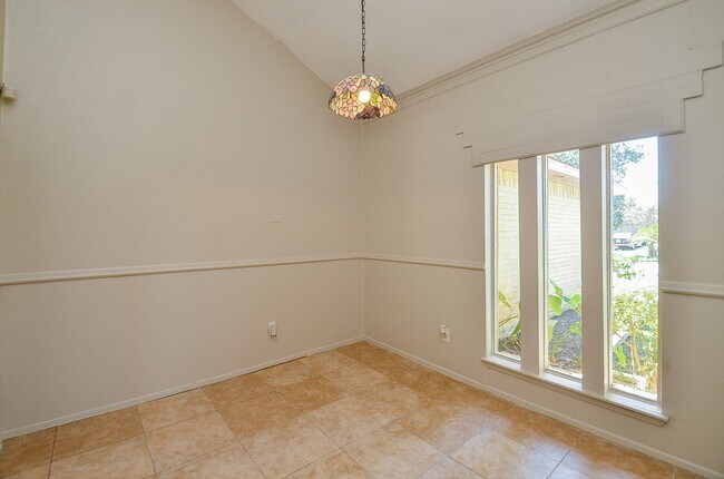 Building Photo - 522 Whippoorwill Dr