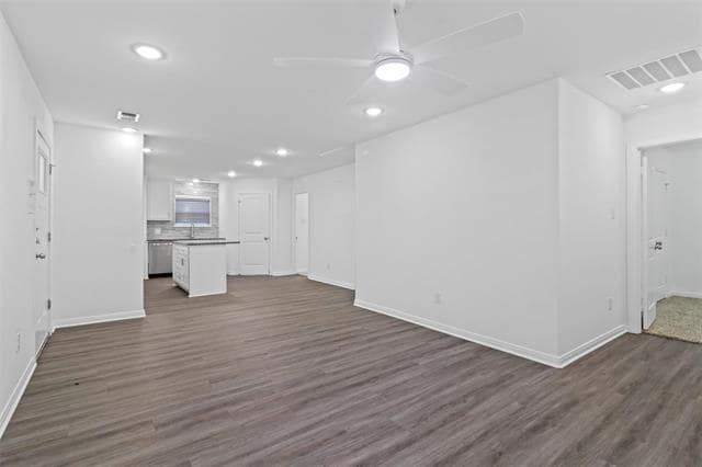 Building Photo - 516 W Collins St