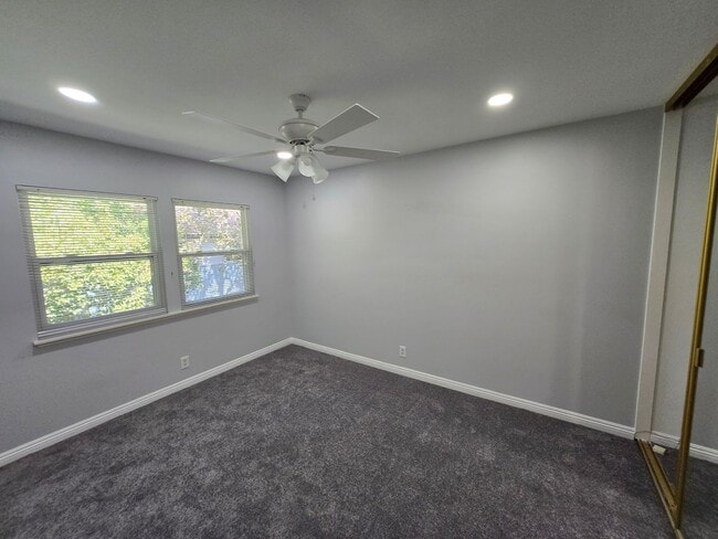Building Photo - 3634 Kalsman Dr