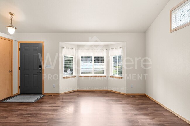 Foto del edificio - Beautiful 3-bedroom Home Next To Black Bay Park In Post Falls