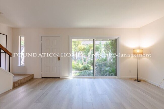 Foto del edificio - 64 Village Cir