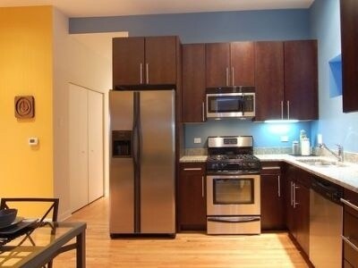 Building Photo - 38 N Paulina St