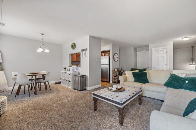 Foto del edificio - 15 FOXCROFT Rd