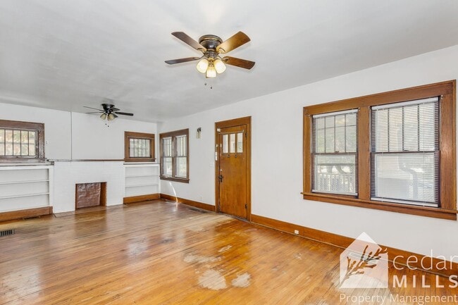 Building Photo - 130 S Charles St