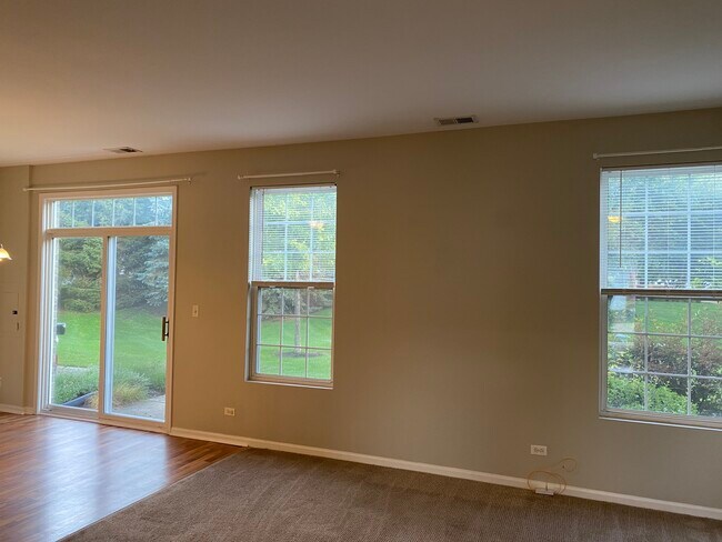 Foto del edificio - 616 Springbrook Trail N