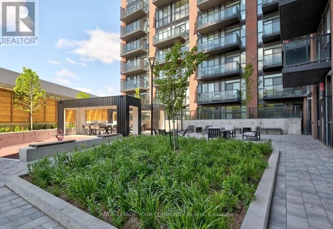 Building Photo - 805-2300 ST CLAIR Ave