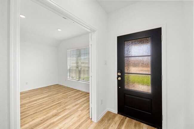 Building Photo - 7339 Bartoncliff Dr
