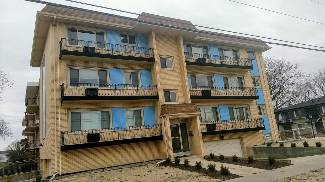 Foto principal - 9600 S Komensky Ave