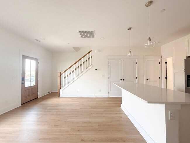 Foto del edificio - Modern 3-Bedroom Home with Flex Room, Pool, and Pickleball Court at Highbury