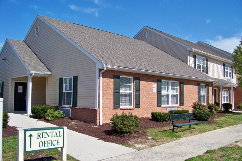 Building Photo - Greenbrier Courts Apartments