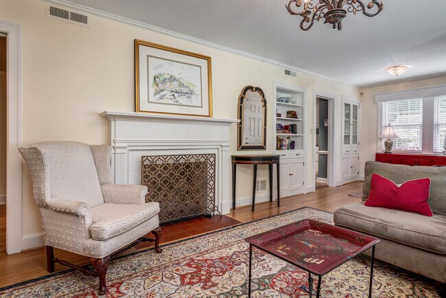 Foto del edificio - 307 Clyde Ave NW